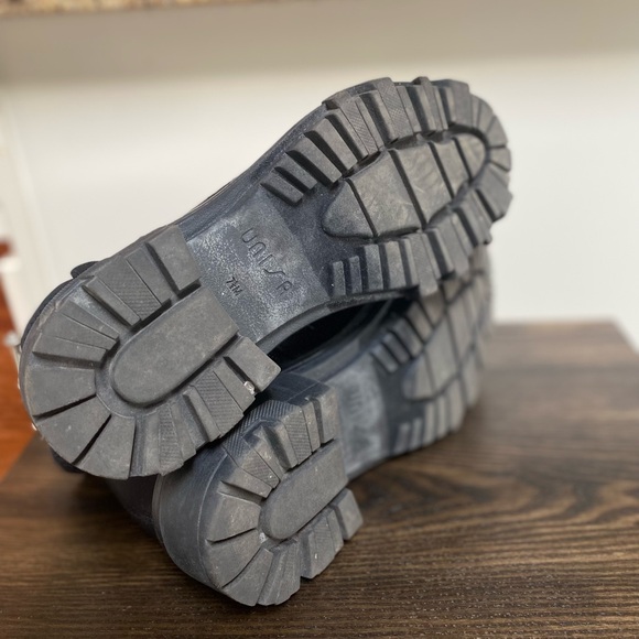 Black Suede boots - Picture 3 of 5